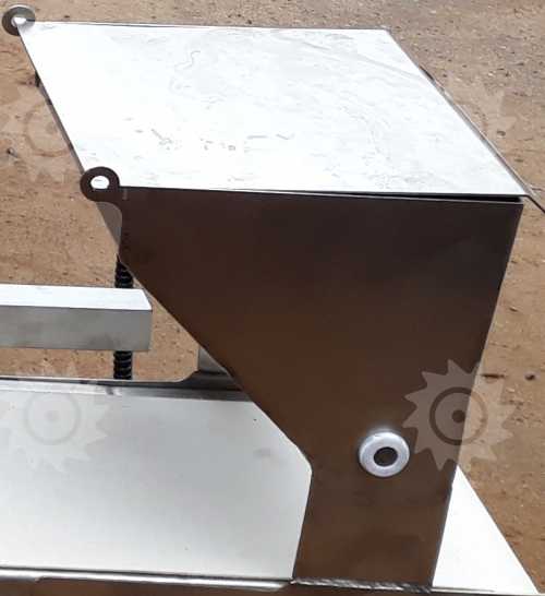 Изображени( Мукопосыпатель на конвейер)