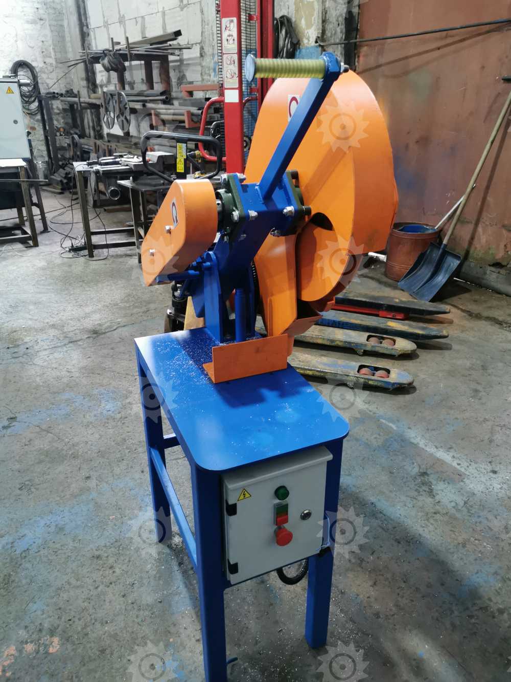 Маятниковый торцовочый станок МТС-450 с закрытой пилой